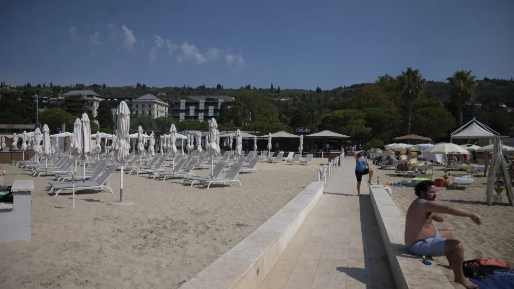 Plaža v Portorožu- 23.07.2022 - Redukcija vode zaradi suše na Primorskem //FOTO: Nik Erik Neubauer