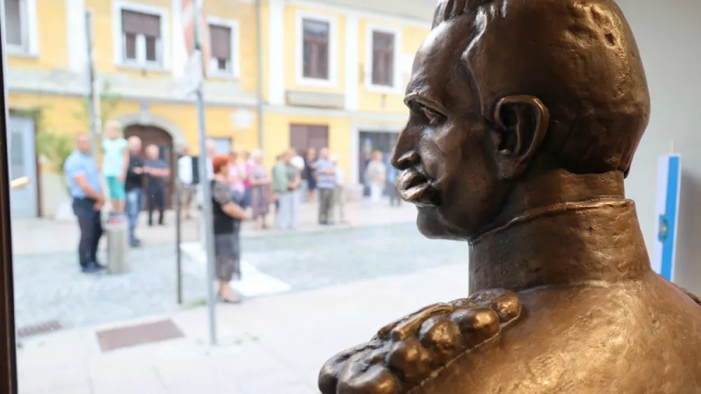 Nov doprsni kip generala Maistra