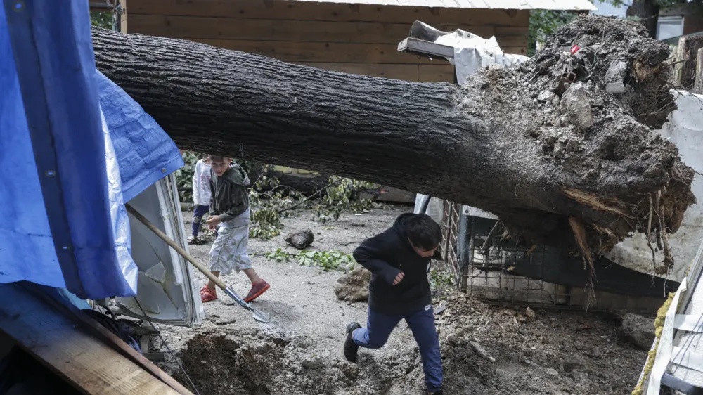 - 25.07.2023- Neurje prizadelo romsko naselje Lepovče v Ribnici //FOTO: Jaka Gasar