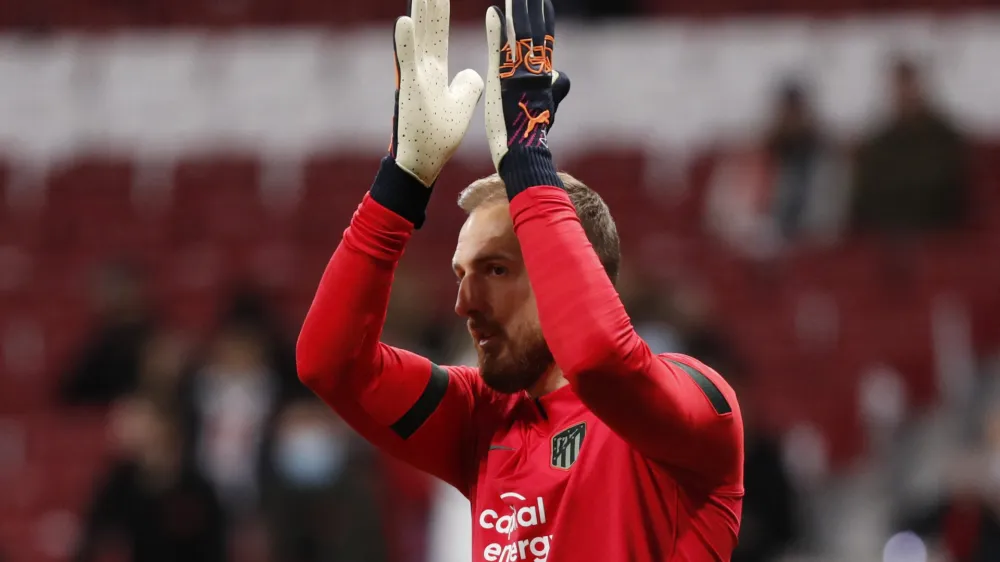 ﻿Soccer Football - Champions League - Round of 16 First Leg - Atletico Madrid v Manchester United - Wanda Metropolitano, Madrid, Spain - February 23, 2022 Atletico Madrid's Jan Oblak during the warm up before the match REUTERS/Javier Barbancho
