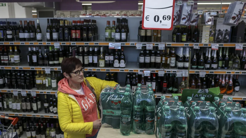 Opčine – trgovina Conad - 07.04.2023 – ITALIJA – cenejše nakupovanje hrane čez mejo - //FOTO: Jaka Gasar