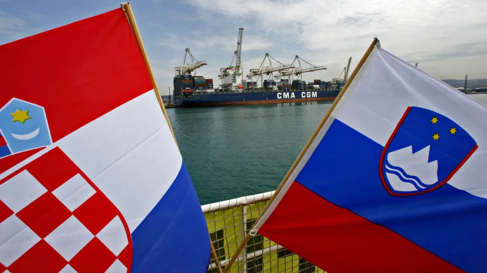 Slovenska manjšina na Hrvaškem ima relativno široke možnosti za politično participacijo, a na lokalnih ravneh teh možnosti ne izkoristi dovolj. 