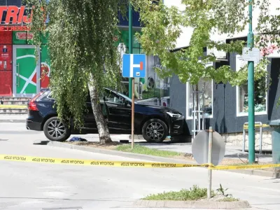 Trener fitnesa je v kraju Gradačac v BiH danes umoril tri ljudi, med drugim bivšo ženo. Svojemu otroku naj bi prizanesel. 