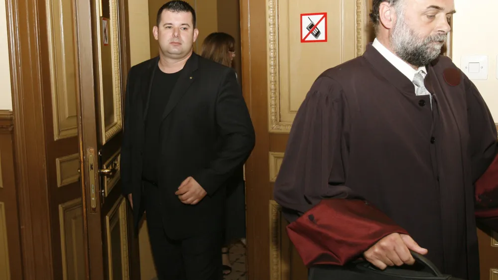 Danijel Praštalo oziroma Dan J. Prastalo (levo) se vso svojo kariero ukvarja z zasebnim varovanjem, širši slovenski javnosti pa je najbolj znan zaradi tragedije pred Globalom, v katero je bilo vpleteno VIP varovanje. 