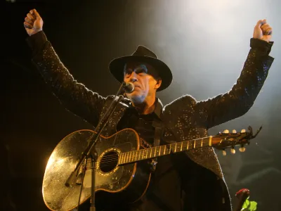 kantavtor Vlado Kreslin - prvi v seriji treh jubilejnih koncertov Vlada Kreslina z naslovom Tista črna kitara, ki jih je posvetil jubileju 50 koncertov in 20-letnem koncertiranju v Cankarjevem domu. koncert v CD  //FOTO: Jaka Adamič 