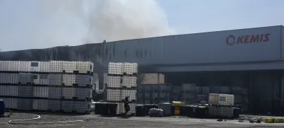 Eden od možnih novih lastnikov Kemisa naj bi bilo hrvaško podjetje Kufner Grupa, katerega hčerinsko podjetje Kumal S se ukvarja z proizvodnjo izolacijskih izdelkov iz ekspandiranega polistirena za gradbeništvo, obče poznanega kot stiropor. Na fotografiji požar v Kemisu. Foto: Jaka Gasar 