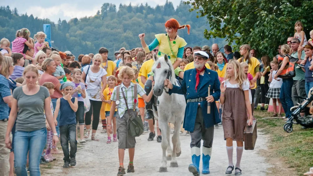 pikin festival-Pikin prihod na Alfredu s Tomazem, Anico in kapitanom.JPG
