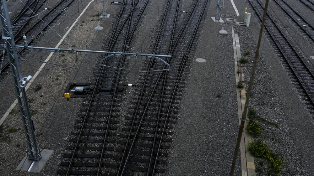 - 25.11.2016 - Koper - infrastrukturni projekt Drugi tir - izgradnja drugega železni&scaron;kega tira med Divačo in Koprom v dolžini 27 kilometrov - železni&scaron;ka proga - železni&scaron;ki tir - železnica - Slovenske železnice (SŽ)  //FOTO: Jaka Gasar