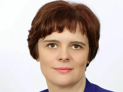 »V kolektivih, ki se utapljajo v slabih odnosih in zamerah, sodelavci občutijo vsak svojo bolečino kot neskončno breme,« meni dr. Damjana Pondelek.<br><br>