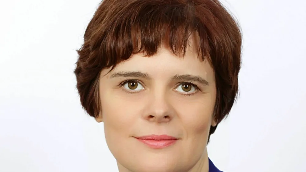 »V kolektivih, ki se utapljajo v slabih odnosih in zamerah, sodelavci občutijo vsak svojo bolečino kot neskončno breme,« meni dr. Damjana Pondelek.<br><br>