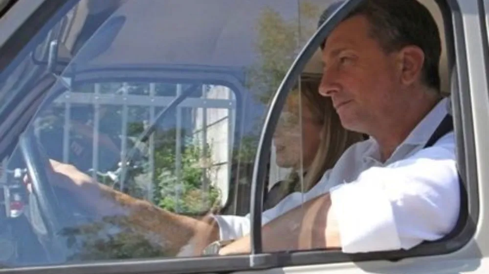 Borut Pahor je tudi po koncu predsedniškega mandata ostal javno izjemno aktiven. Na začetku leta je odmevala dobrodelna dražba njegove »katrce«.