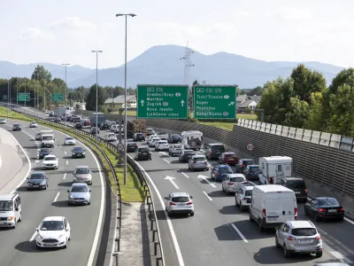 ﻿- Kozarje- 06.09.2021 – Južna ljubljanska obvoznica – prometni zastoj – promet - gneča  //FOTO: Matjaž Rušt