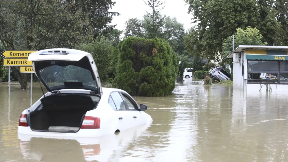 Po prvih ocenah &scaron;koda v Komendi zna&scaron;a 31 milijonov evrov.