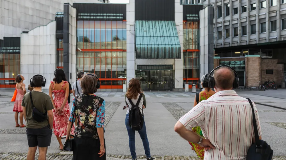 - 12.09.2023 - Zvočni sprehod Globoka hiša v Cankarjevem domu ob letu Edvarda Ravnikarja - //FOTO: Bojan Velikonja