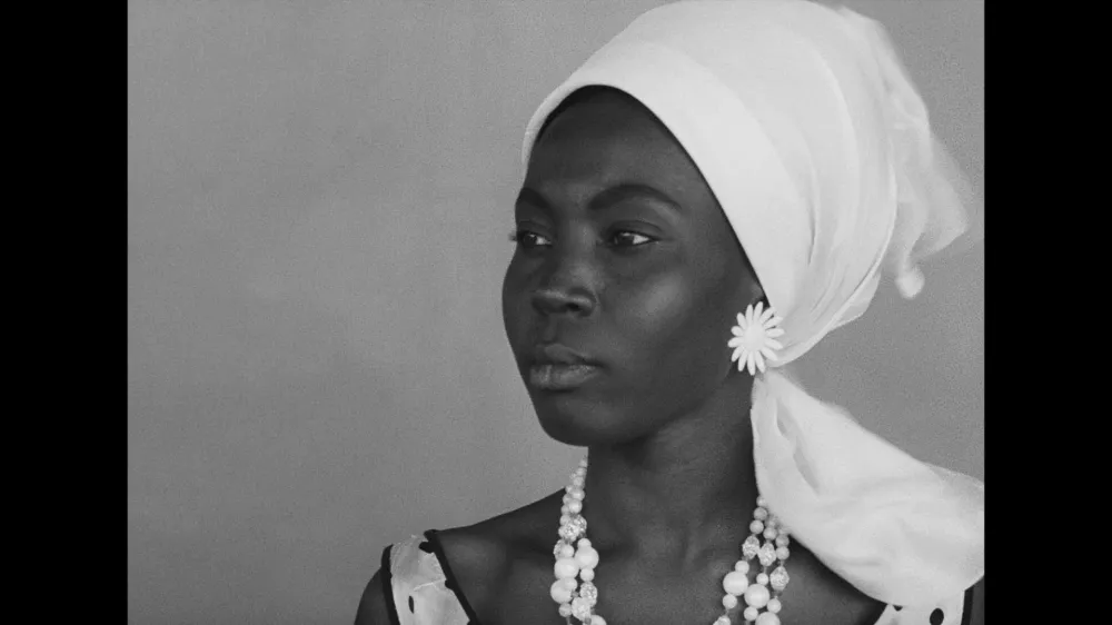 Senegalski film Dekle iz Afrike (1966) razpre v večplastno kritiko kolonialne misli. Foto:&nbsp;Kinodvor