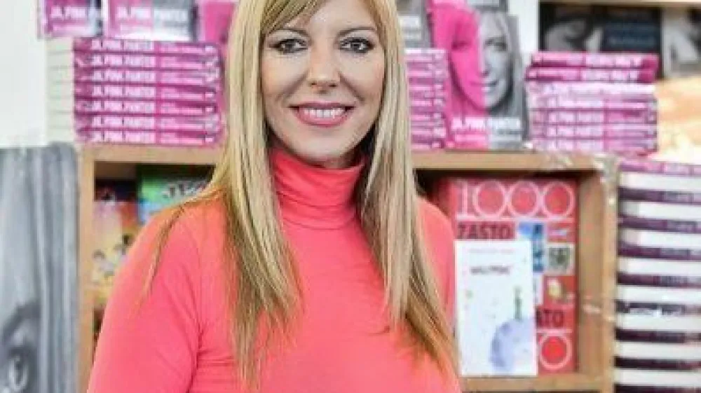 Pisateljica Olivera Cirkovic je prodala ze vec kot sto tisoc svojih knjig.<br>(foto: Osebni arhiv Olivera Cirkovic) 