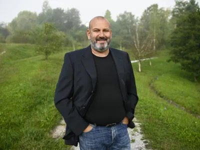 - 11.09.2023 – Robert Sabol, diplomirani zdravstvenik - poklicni reševalec zaposlen pri Reševalni postaji v Ljubljani, član ekipe Helikopterske nujne medicinske pomoči (HNMP) //FOTO: Nik Erik Neubauer