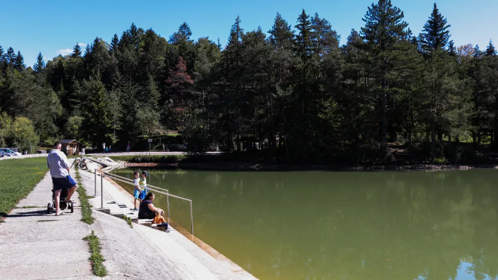 - umetno jezero - 11.09.2022 &ndash; Rakitna - naselje na Rakitenski planoti v Občini Brezovica //FOTO: Bojan Velikonja  //FOTO: Bojan Velikonja