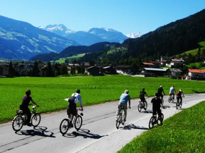 Električna kolesa (sploh) starejšim omogočajo večjo mobilnost, a so hkrati prav kolesarji, starejši od 65 let, med najbolj ogroženimi.