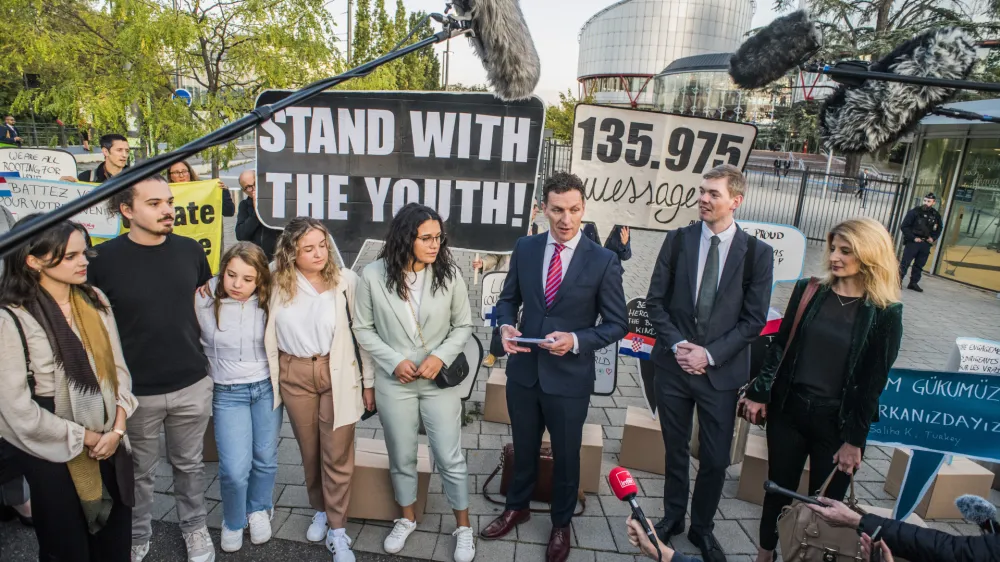 &Scaron;est mladih Portugalcev posku&scaron;a z množično tožbo pred ESČP proti 33 državam članicam Sveta Evrope doseči, da bi se učinkoviteje spopadle s podnebnimi spremembami.&nbsp;