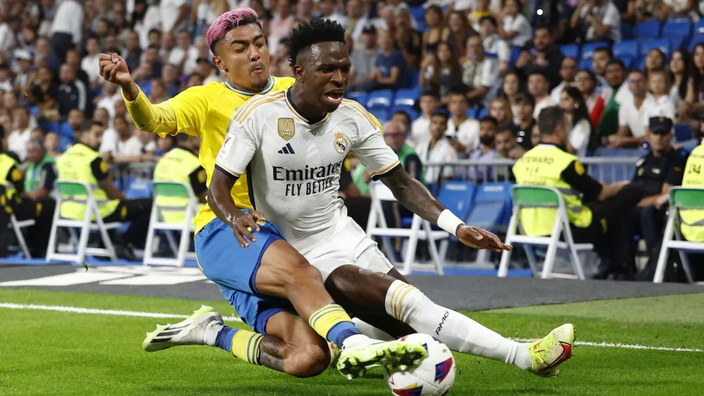 Soccer Football - LaLiga - Real Madrid v Las Palmas - Santiago Bernabeu, Madrid, Spain - September 27, 2023 Real Madrid's Vinicius Junior in action with Las Palmas' Julian Araujo REUTERS/Juan Medina