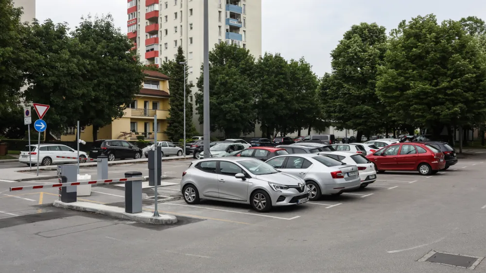 Na parkiri&scaron;ču pri tržnici bo treba plačati parkirnino vsak dan med 7. in 17. uro, tudi ob sobotah, nedeljah in praznikih.&nbsp;