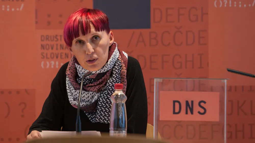 ﻿nova predsednica Društva novinarjev Slovenije Petra Lesjak Tušek (koroška dopisnica Večera)  <br><br><br>- 24.09.2015 - Društvo novinarjev Slovenije - problemska konferenca DNS in Sindikata novinarjev Slovenije o razmerah v medijskih hišah in prihodnosti novinarstva; <br><br><br>//FOTO: Maja Marko
