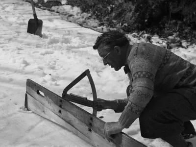 PLANICA<br>Ing. Stanko Bloudek pri pripravi plani&scaron;ke skakalnice ob Tednu smučarskih poletov med 17. in 24. marcem 1947. <br>Foto: Marijan Pfeifer, hrani Muzej novej&scaron;e zgodovine Slovenije