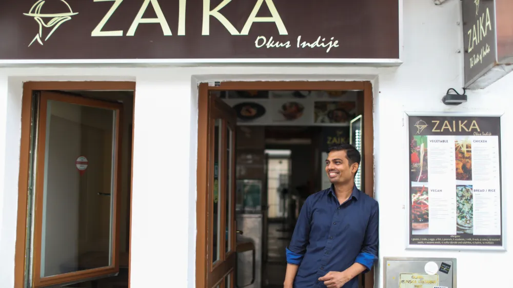 Ziauddin Ahmed, vodja in kuhar indijske restavracije Zaika na Trubarjevi.