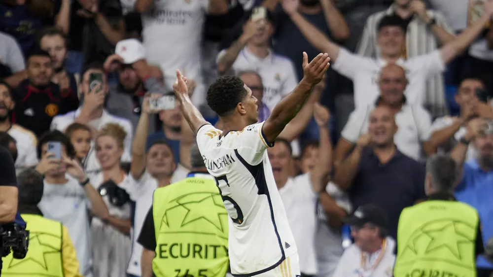 Jude Bellingham navdu&scaron;uje v dresu Reala iz Madrida, pa čeprav &scaron;teje vsega 20 let. Foto: DPA