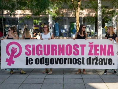 Na Hrvaškem že dlje časa potekajo shodi, na katerih udeleženci zahtevajo, da država poskrbi za varnost žensk. 