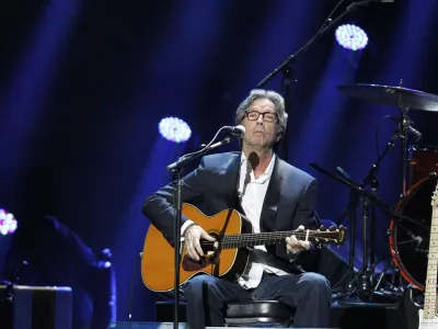 ﻿70 let<br>Legendarni glasbenik Eric Patrick Clapton<br>Perfekcionist in še več<br>Na kitari je igral tako, da so ga že pri 21-tih imenovali Bog <br>