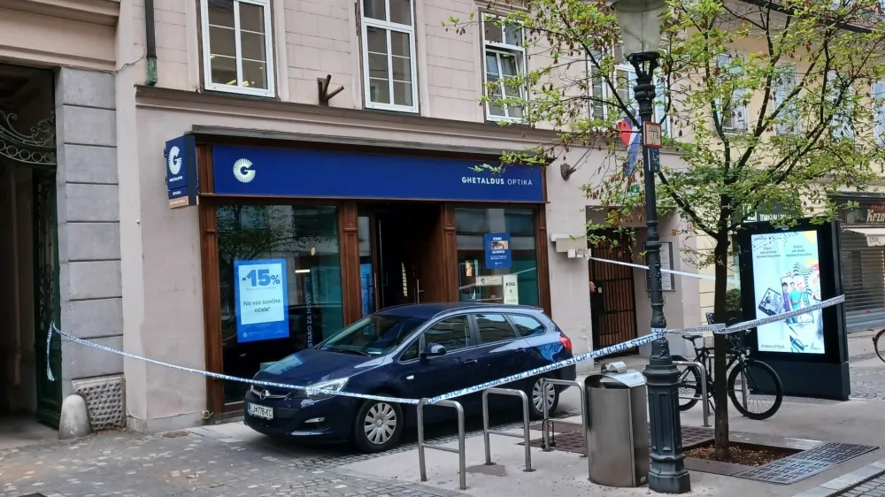 Vlom v optiko na Wolfovi ulici. 