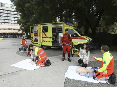 - 16.10.2023 – Svetovni dan oživljanja - reševalci Reševalne postaje UKC Ljubljana predstavili postopke oživljanja, //FOTO: Luka Cjuha