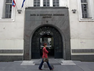 - Zavod za zdravstveno zavarovanje Slovenije (ZZZS), Miklošičeva cesta 24 v Ljubljani - stavba Miklošičeva cesta 24, - ilustrativna fotografija - //FOTO: Jaka Gasar