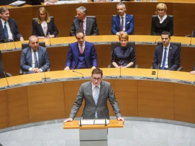 Morebitni novi stari minister za javno upravo Boštjan Koritnik je prvič zaprisegel kot minister tega resorja v času vlade Janeza Janše. 