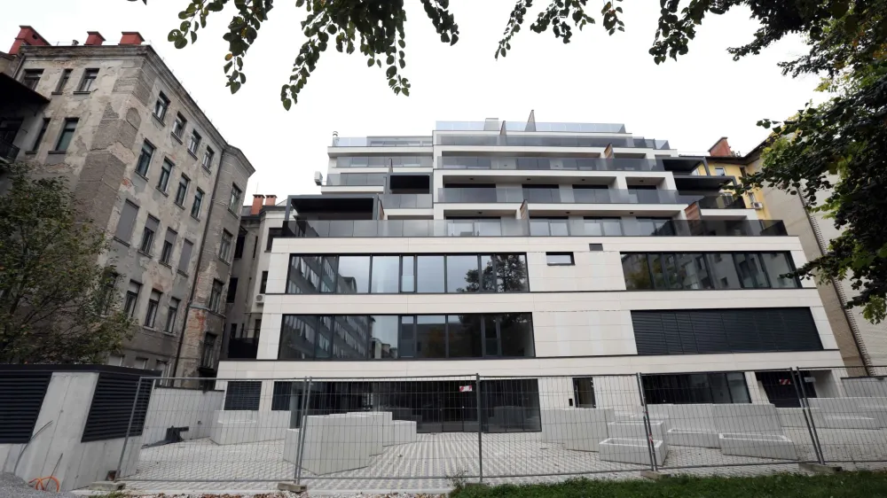 Petsobno stanovanje v poslovno-stanovanjski stavbi Dalmatinka nasproti City hotela stane kar 4,63 milijona evrov. Foto: Tomaž Skale