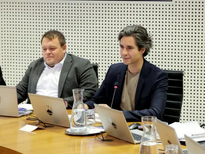 Ljubljana, vlada.<br>Redna tedenska seja vlade.<br>Minister za solidarno prihodnost Simon Maljevac in minister za delo, druzino, socialne zadeve in enake moznosti Luka Mesec.