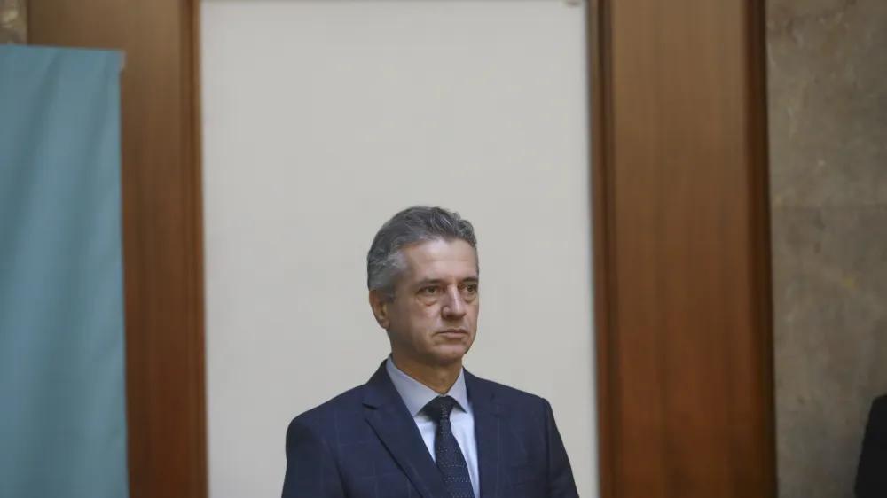 predsednik vlade dr. Robert Golob- 16.10.2023 &ndash; Ministrstvo za zdravje - primopredajo poslov med dr. Robertom Golobom, ki je začasno opravljal funkcijo ministra za zdravje, in novo ministrico za zdravje dr. Valentino Prevolnik Rupel, //FOTO: Luka Cjuha