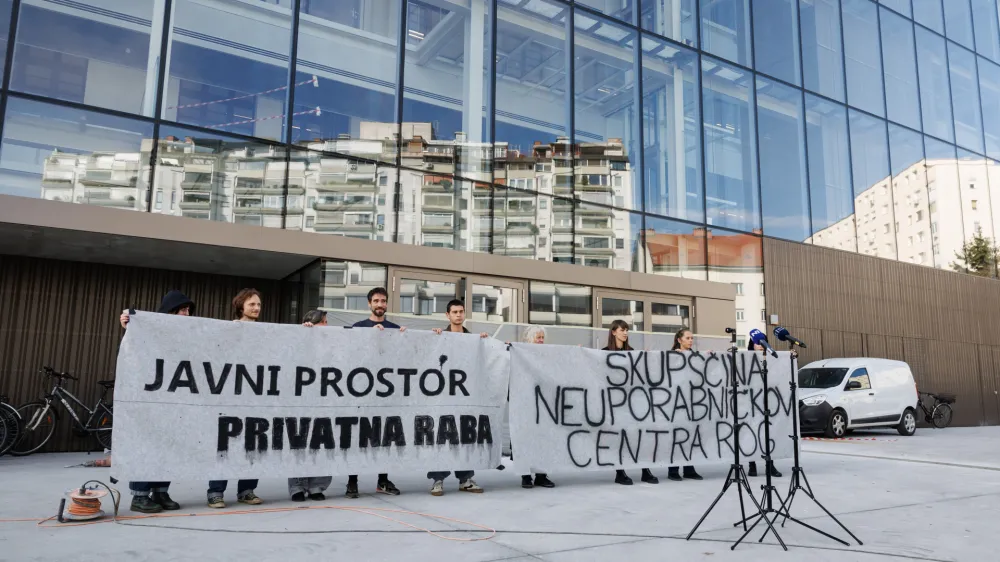 Ljubljana, Center Rog.<br>Novinarska konferenca Skupscine neuporabnic Centra Rog, na kateri so med drugim spregovorili o domnevno spornem obcinskem ravnanju pri gradnji in delitvi prostorov v Centru Rog.