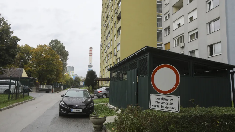 Četrtni svet Golovec je nedavno ljubljansko občino zaprosil za pomoč pri omejevanju prometa v Štepanjskem naselju, saj v zadnjih šestih mesecih opažajo porast voženj po poteh, ki so namenjene pešcem. 