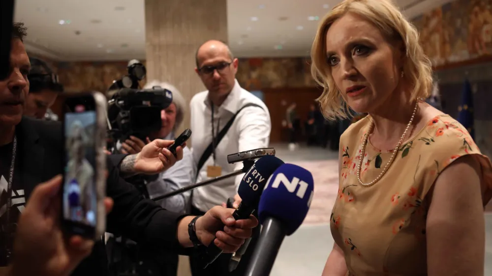 Mojca &scaron;etinc Pa&scaron;ek<br><br>- 13.05.2022 &ndash; Državni zbor (DZ) &ndash; 1. ustanovna seja DZ - novoizvoljeni poslanci in poslanke prve seje 9. parlamentarnega sklica -<br><br>//FOTO: Tomaž Skale<br>