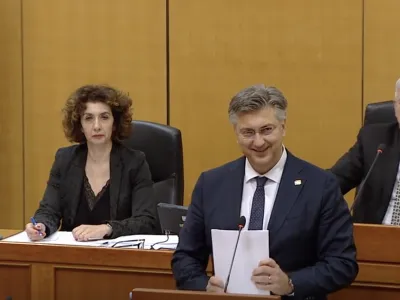 Andreja Plenkovića je odziv opozicije ob njegovem predstavljanju poročila o delu vlade hudo ujezil. F youtube