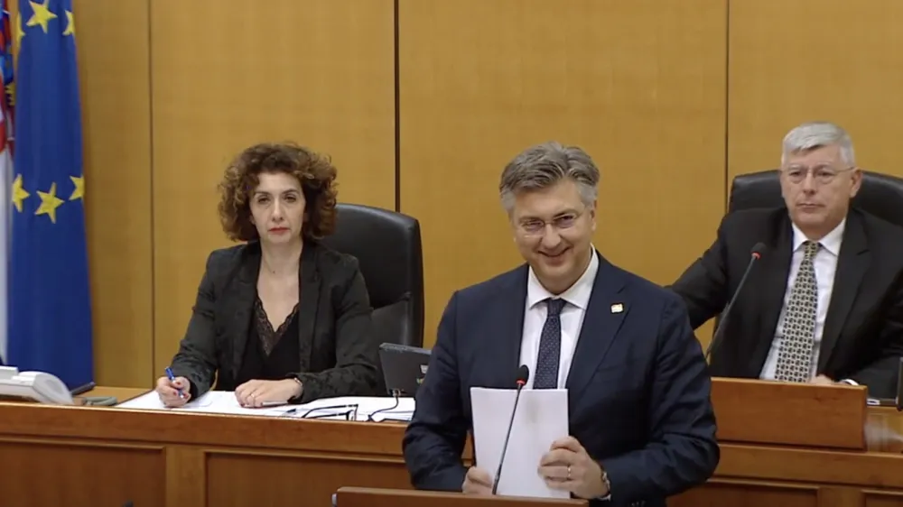 Andreja Plenkovića je odziv opozicije ob njegovem predstavljanju poročila o delu vlade hudo ujezil. F youtube