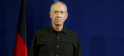 PRODUCTION - 19 October 2023, Israel, Tel Aviv: Boris Pistorius (SPD, r), Federal Minister of Defense of Germany, meets Joav Galant, Minister of Defense of Israel, at the Israeli Ministry of Defense. Defense Minister Pistorius has traveled to Israel for talks on military cooperation. Photo by: Fabian Sommer/picture-alliance/dpa/AP Images