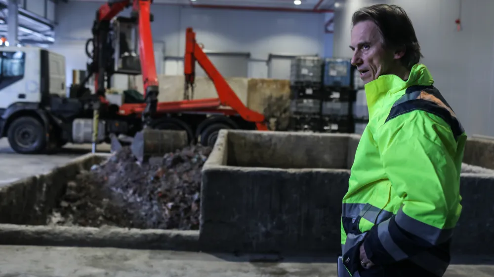 ﻿direktor Kemisa Boštjan Šimenc- 01.02.2019 – Podjetje KEMIS Vrhnika, zbiranje in odvoz nevarnih odpadkov - novinarska konferenca ob zaključku sanacije objekta po požaru maja 2017 in pričetku delovanja //FOTO: Jaka Gasar