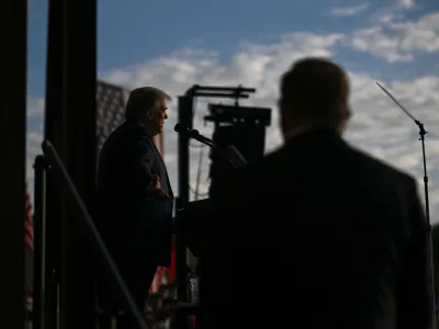 Republican presidential candidate and former U.S. President Donald Trump addresses the crowd while a member of the secret service looks on during a campaign rally in Houston, Texas., U.S. November 2, 2023. REUTERS/Callaghan O'Hare