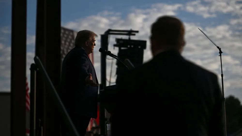 Republican presidential candidate and former U.S. President Donald Trump addresses the crowd while a member of the secret service looks on during a campaign rally in Houston, Texas., U.S. November 2, 2023. REUTERS/Callaghan O'Hare
