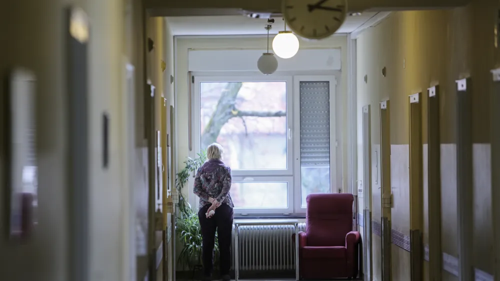 Bolniki, ki v Sloveniji nimajo možnosti zdravljenja v primernih rokih, se v tujino največkrat odpravijo na preiskave s PET CT. Fotografija je simbolična. 