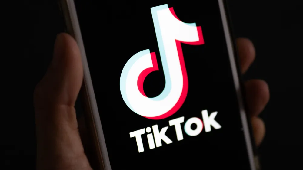 FILED - 22 September 2023, Berlin: On a smartphone, the logo of the TikTok platform is displayed. Photo: Monika Skolimowska/dpa